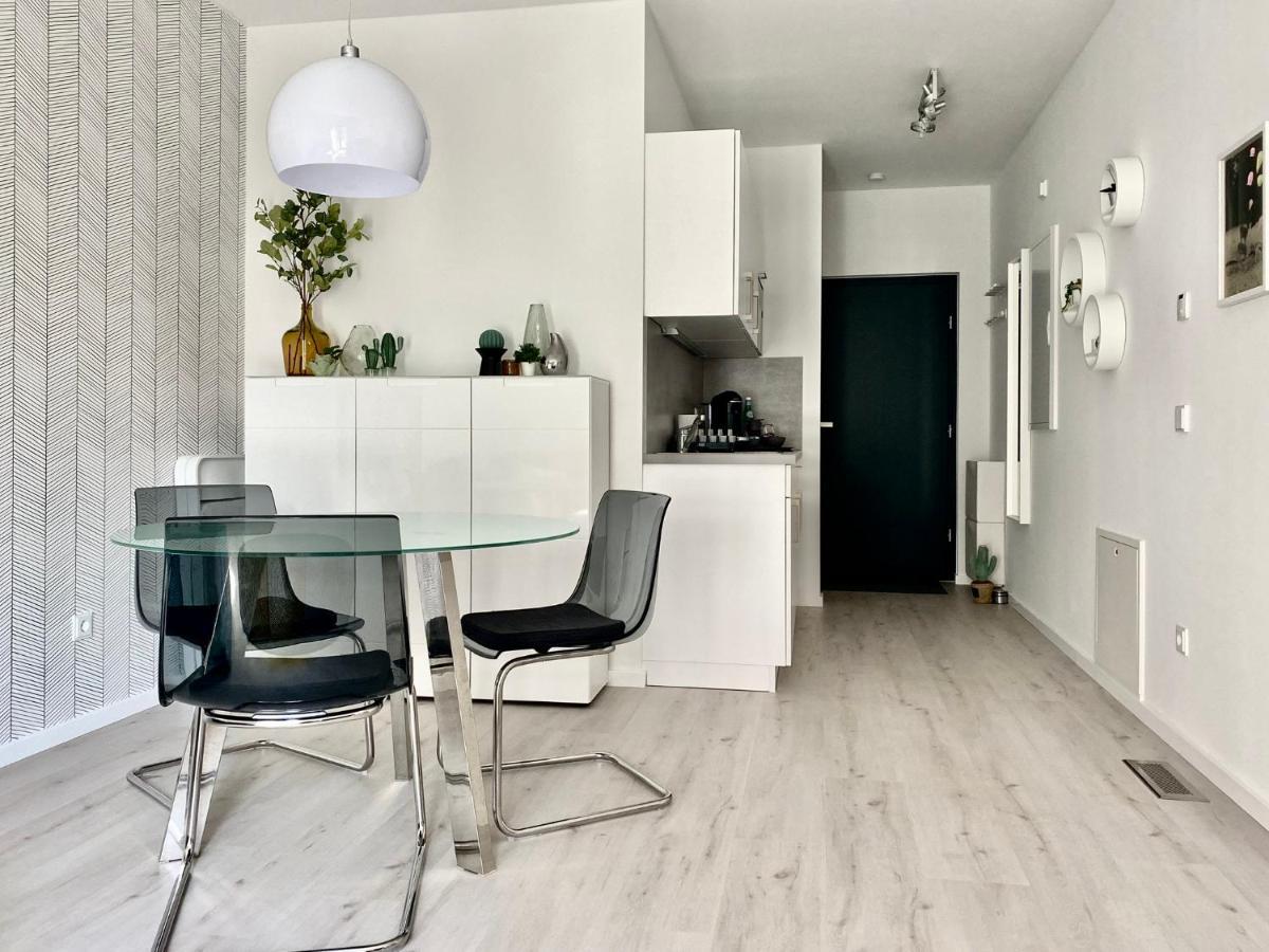 Modernes Apartment, Terrasse Und Garten Am Lilienthalpark Im Suedwesten Berlins Buitenkant foto